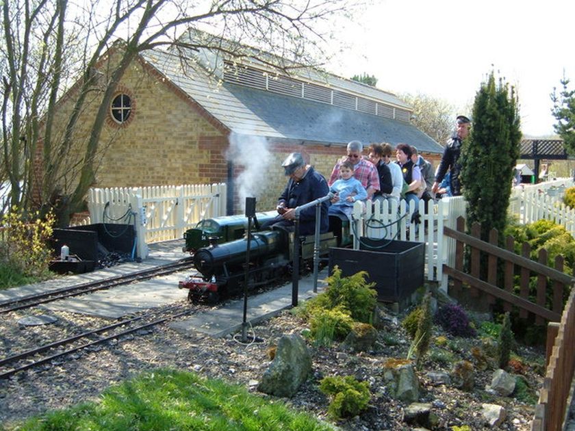 Parque de ferrocarril de vapor en miniatura