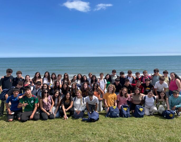 Grupo EMY del campamento de verano en Irlanda junto al Temple Bar