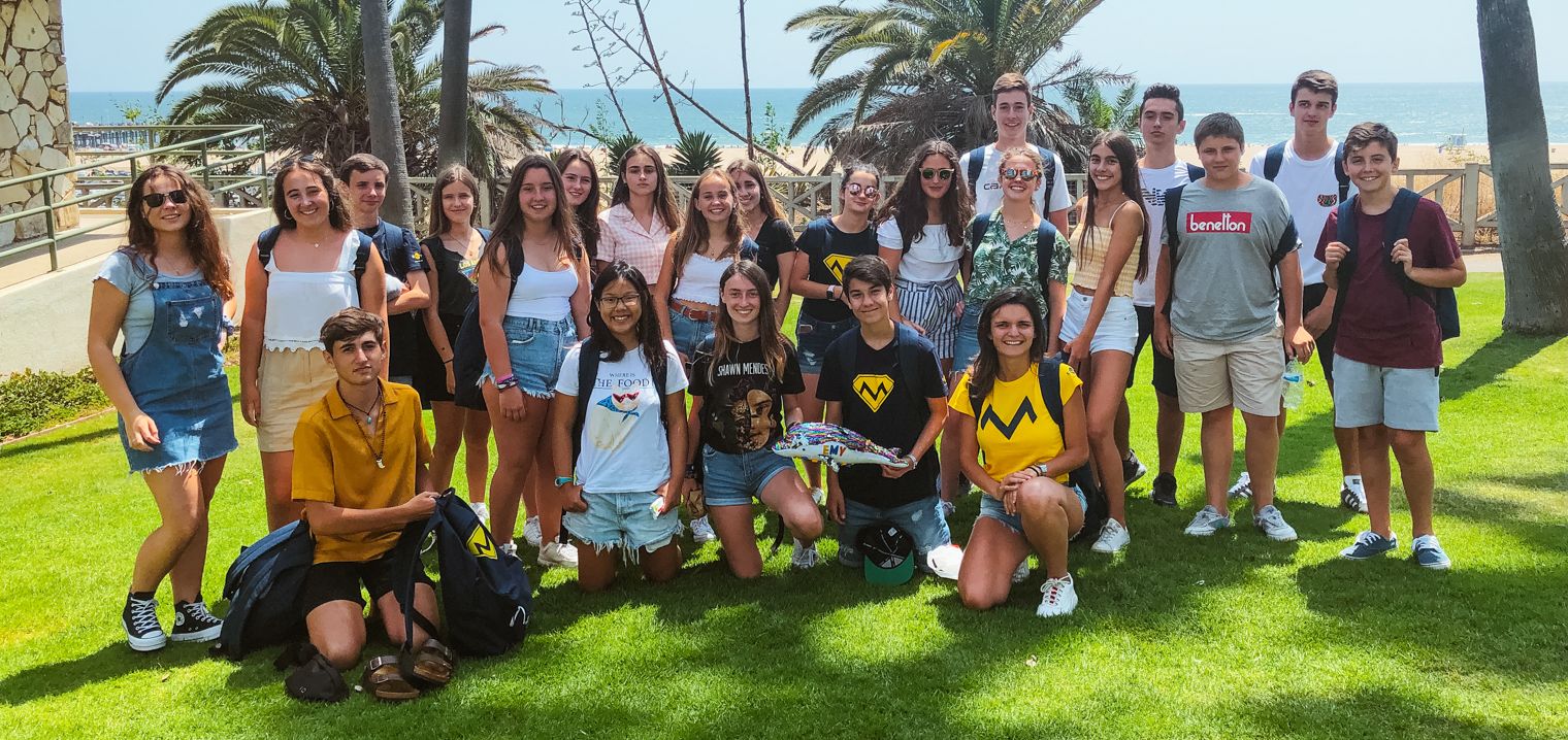 En la playa de California con hijas de la familia de acogida - Programa de inmersión en California