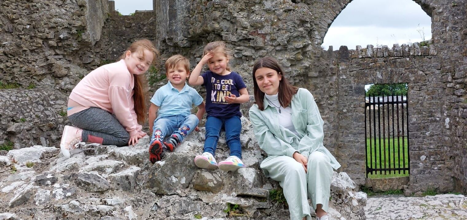 Grupo del programa de inmersión en familia en Lough Key Park